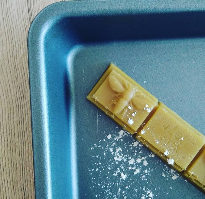 Vceli vosk pri peceni - Vonia